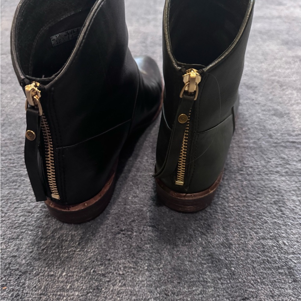 Ugg Bruno Black Leather Rear Zip Ankle Bootie 1018942 - Picture 3 of 9